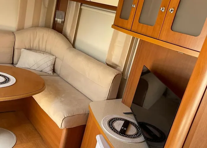 Caravana Estatica En Mediterraneo 칼페