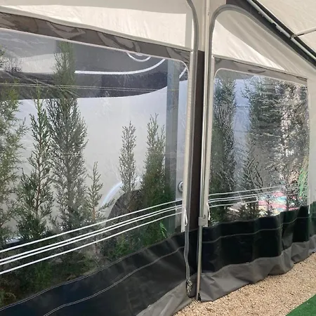 Caravana Estatica En Mediterraneo